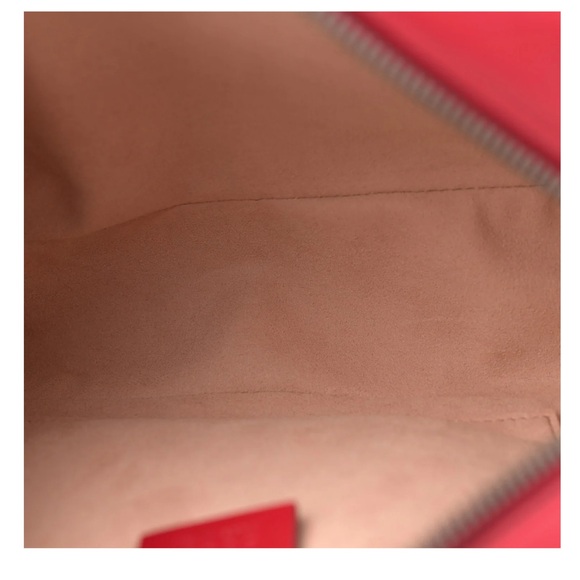 Gucci Red Chevron Leather Crossbody Bag with Gold GG - Picture 5 of 11